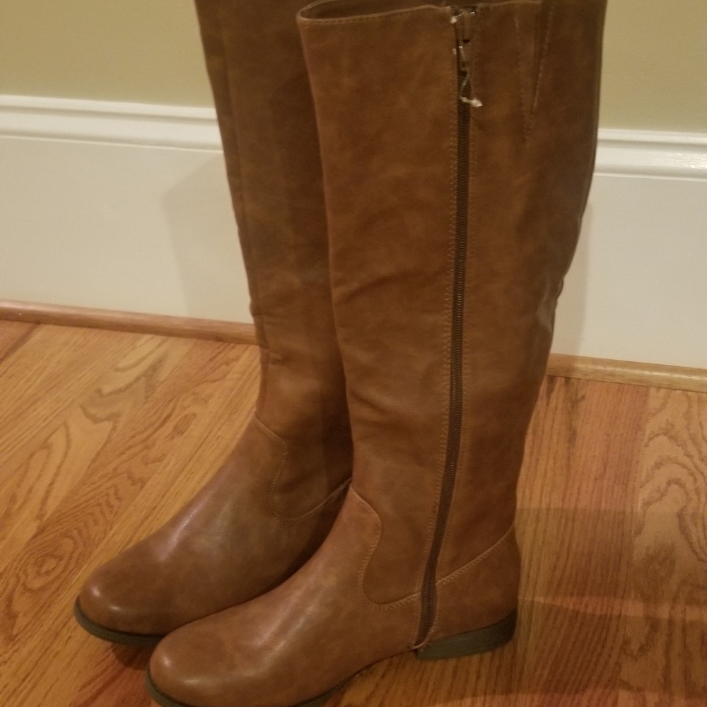 Boots - Picture 4 of 6